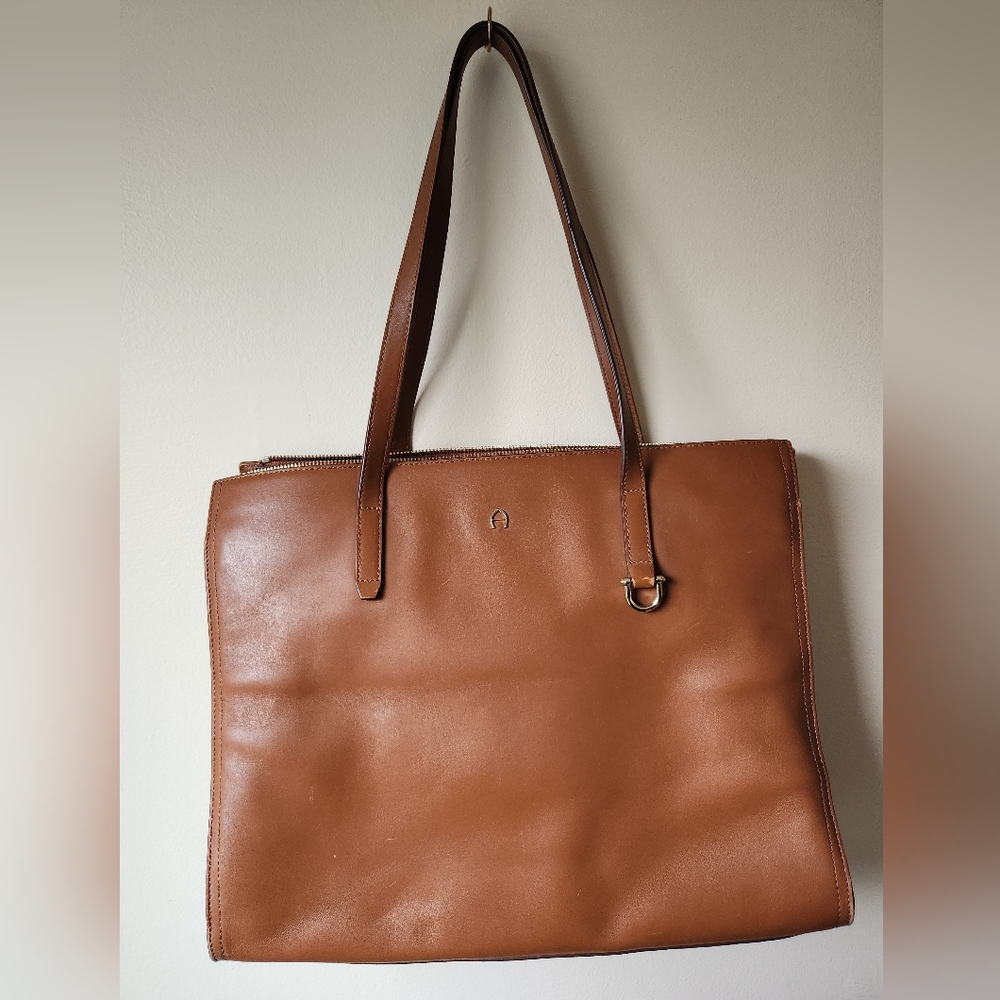 Etienne Aigner Tote